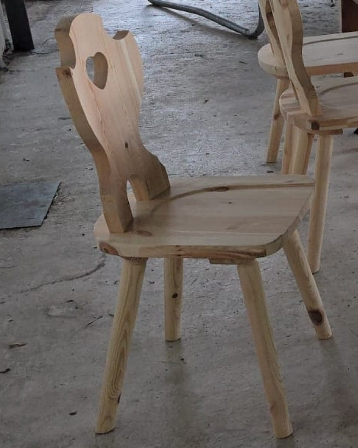 Sedia in pino grezzo tirolese