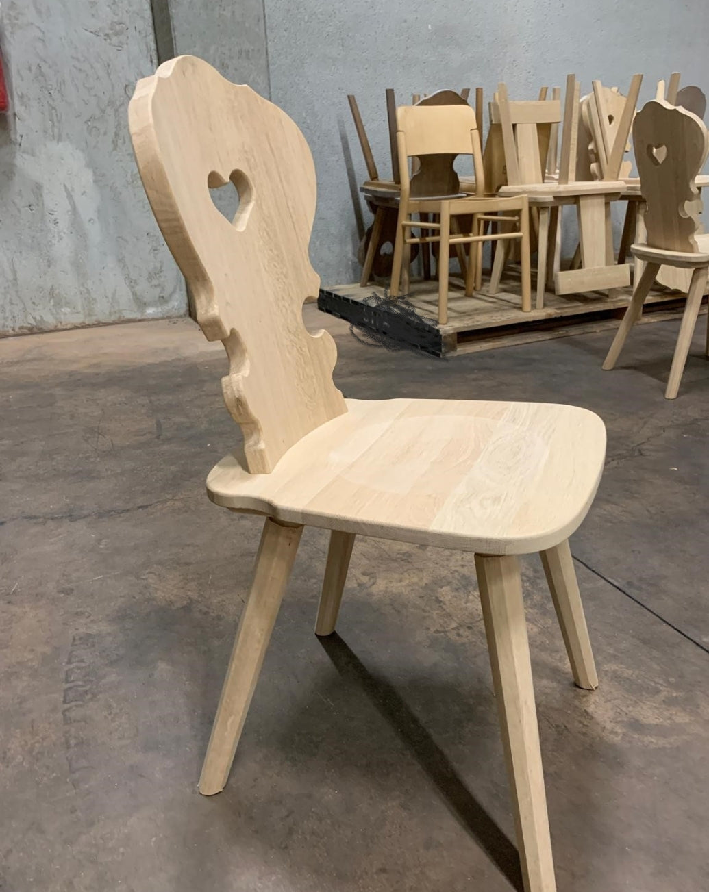 Sedia Tirolese: Differenze tra Pino, Abete e Faggio con Rifinitura Grezzo