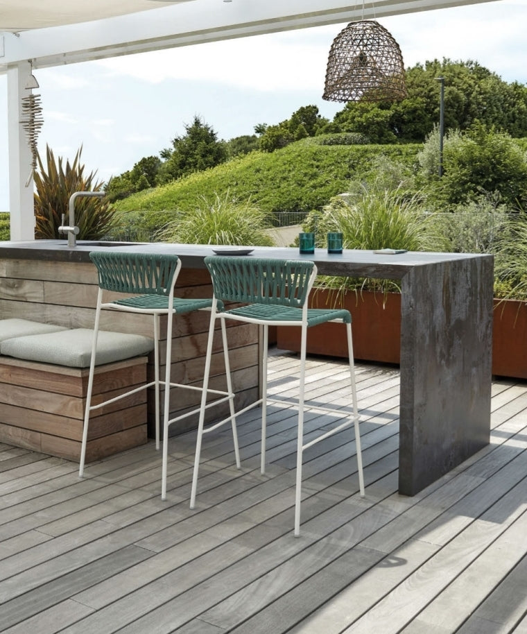 Arredo Esterno di Design: Sedie, Sgabelli e Complementi per Piscine, Giardini e Hotel
