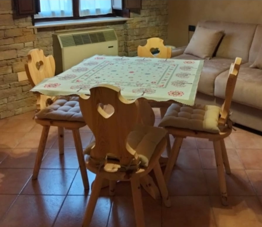 Sedie Tirolesi e Tavoli Fratino in Pino: Arredo Rustico Made in Italy - Compra Subito!