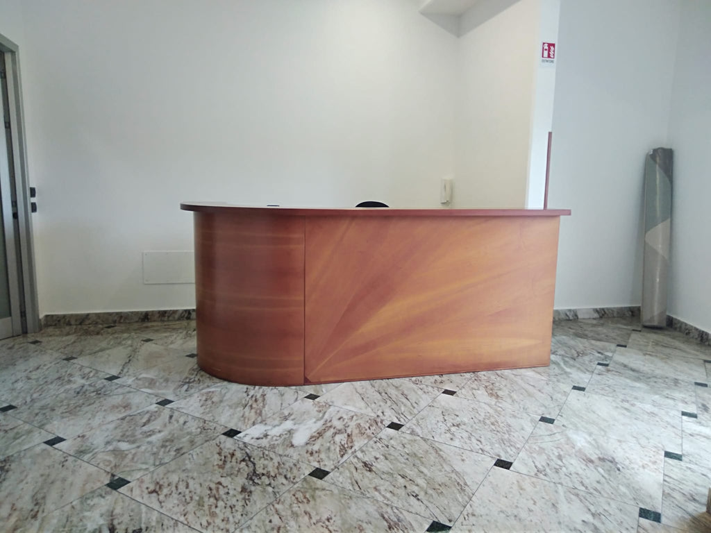 Bancone Bar in Legno Massello - Design Artigianale per Bistrot e Brasserie, pub restaurant