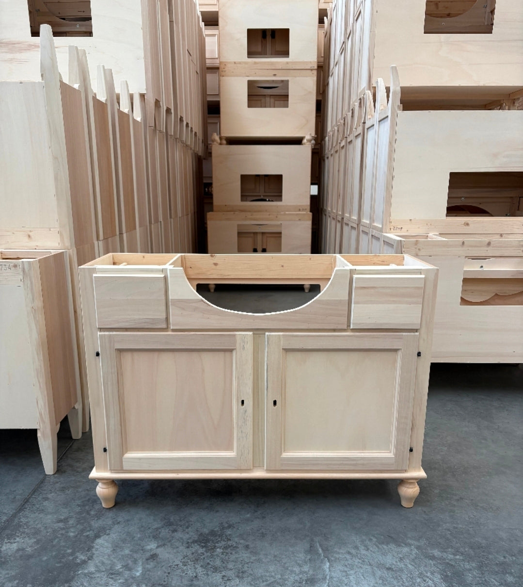 Mobile bagno a 2 porte e 2 cassetti finitura grezzo con lavabo bianco
