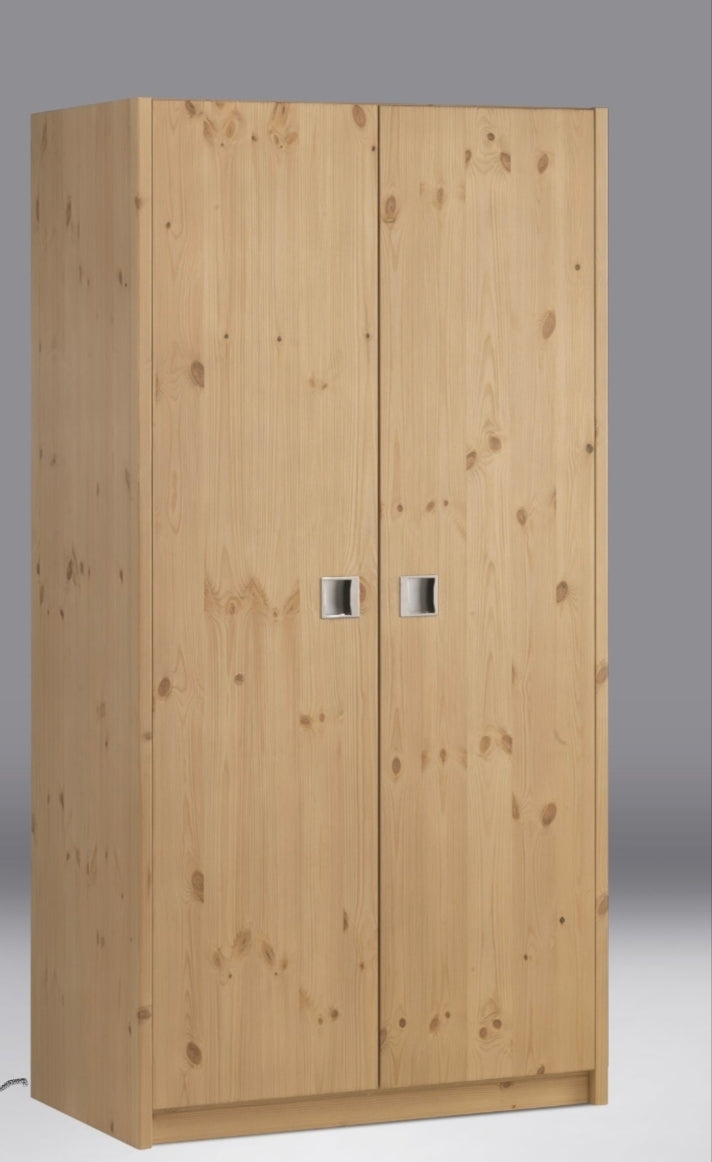 Armadio in legno pino completo di maniglie