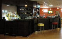 Arredamento Bar-banconi-tavoli-sedie-sgabelli-divanetti