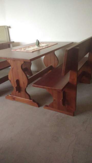 Set Panca in Pino tinta noce con Schienale + Tavolo Fratino 150×80 cm per pub