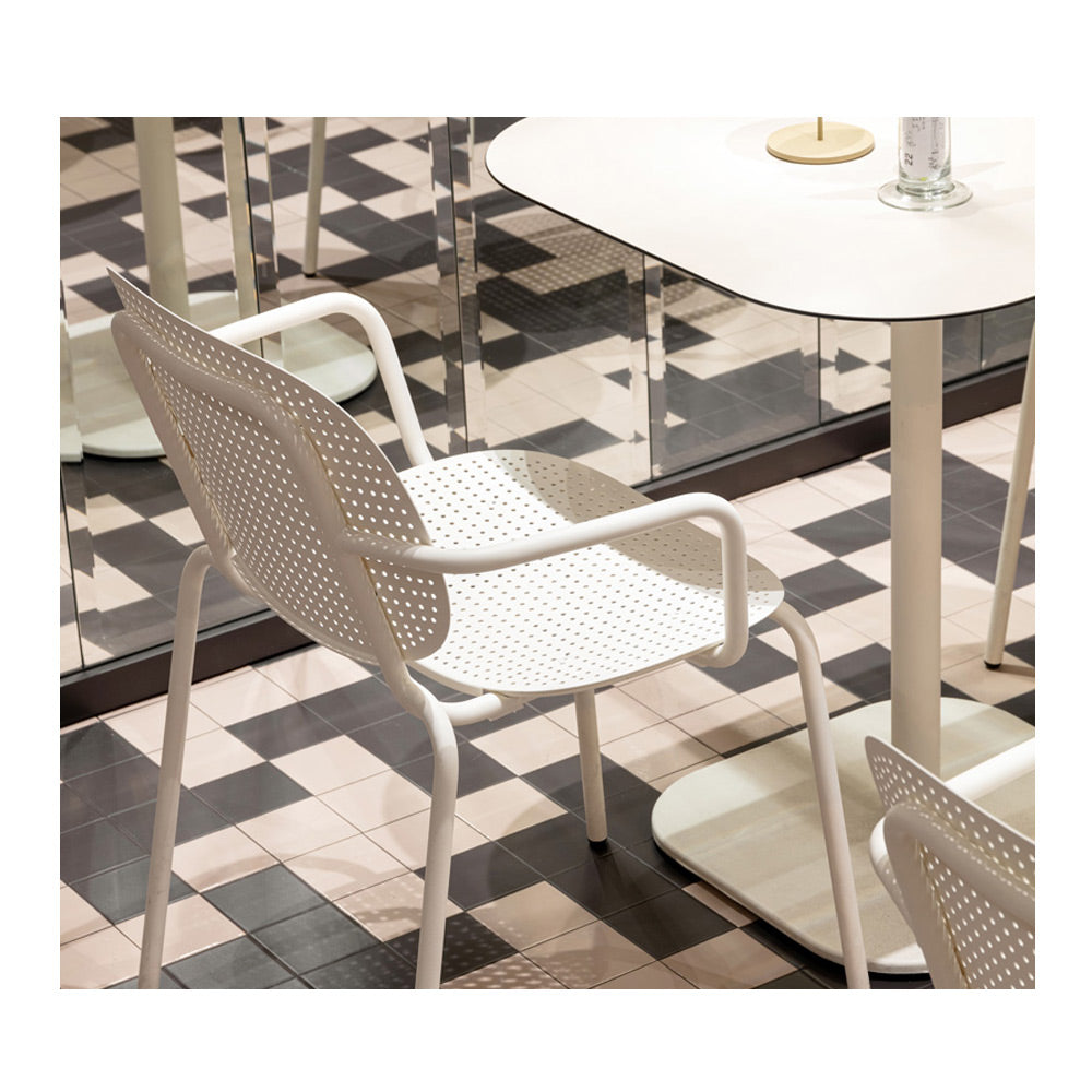 Poltroncina in acciaio si si Dots Scab Design – Offerte e Promozioni per arredo BAR, HOTEL, RISTORANTI, B&amp;B, STRUTTURE RICETTIVE.