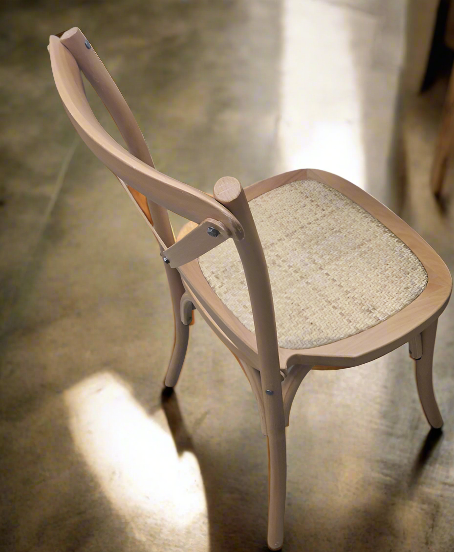 Sedia Thonet in massello e seduta in rattan finitura naturale impilabili