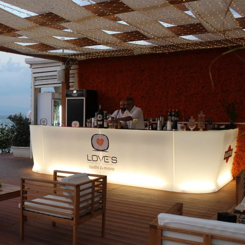 Bancone bar MARVY (fronte centrale) con luce  Dimensioni: 150x65cm, altezza 110cm, peso 31,2kg.