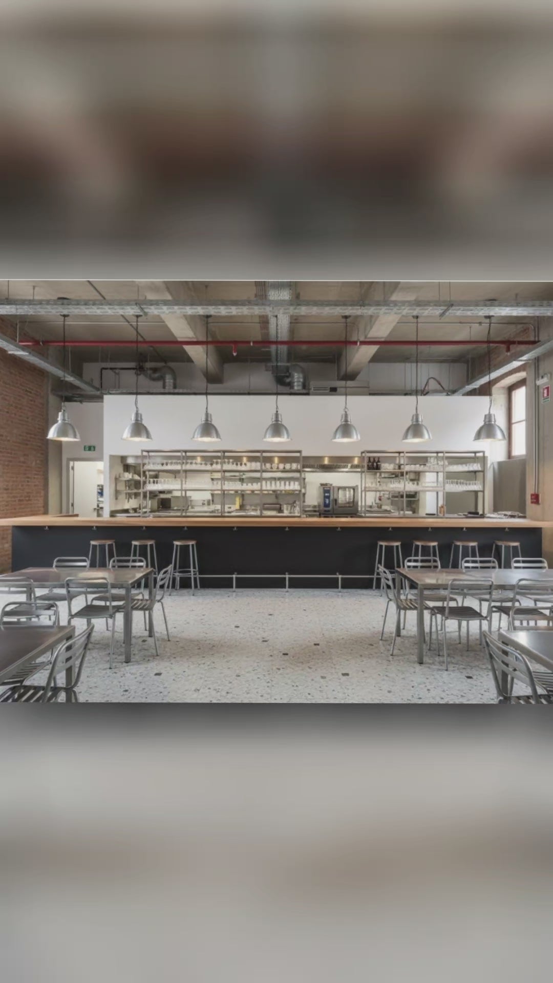 Bancone Bar in Legno Massello - Design Artigianale per Bistrot e Brasserie, pub restaurant