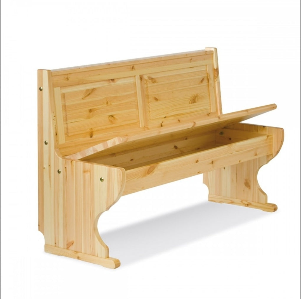 Angolo panca  misura 133x173 con cassonetto e tavolo fratino 130x80 e due sedie cuore tinta naturale