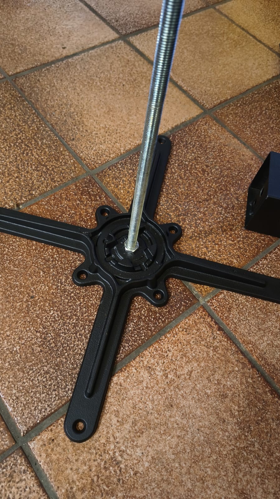 Base tavolo in ghisa anche uso esterno per piano tavolo 80x80 h.72