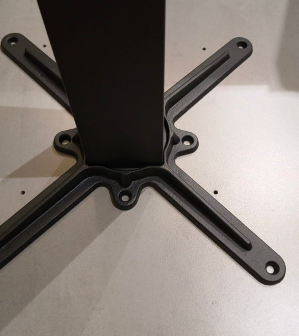 Base tavolo in ghisa anche uso esterno per piano tavolo 80x80 h.72