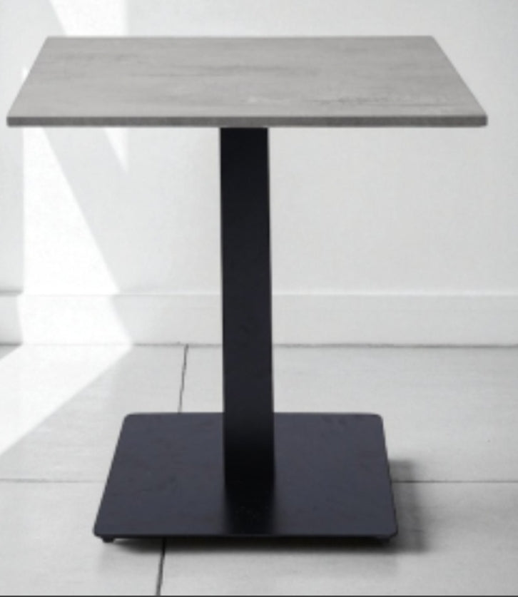 Tavolo per ristorante a piantana centrale ferro e piano in melaminico bordo abs