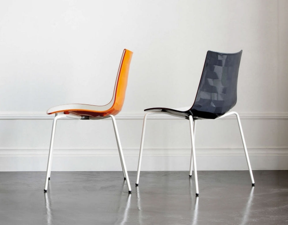 Sgabelli, tavoli e piani tavoli per pub e ristoranti e bar