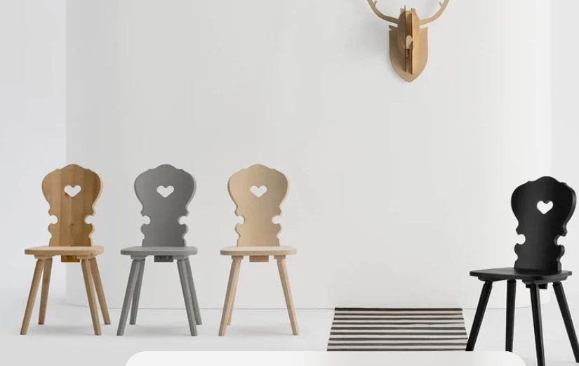 Sedia tirolese con cuore in abete nero VIENNA , stile Chalet montagna