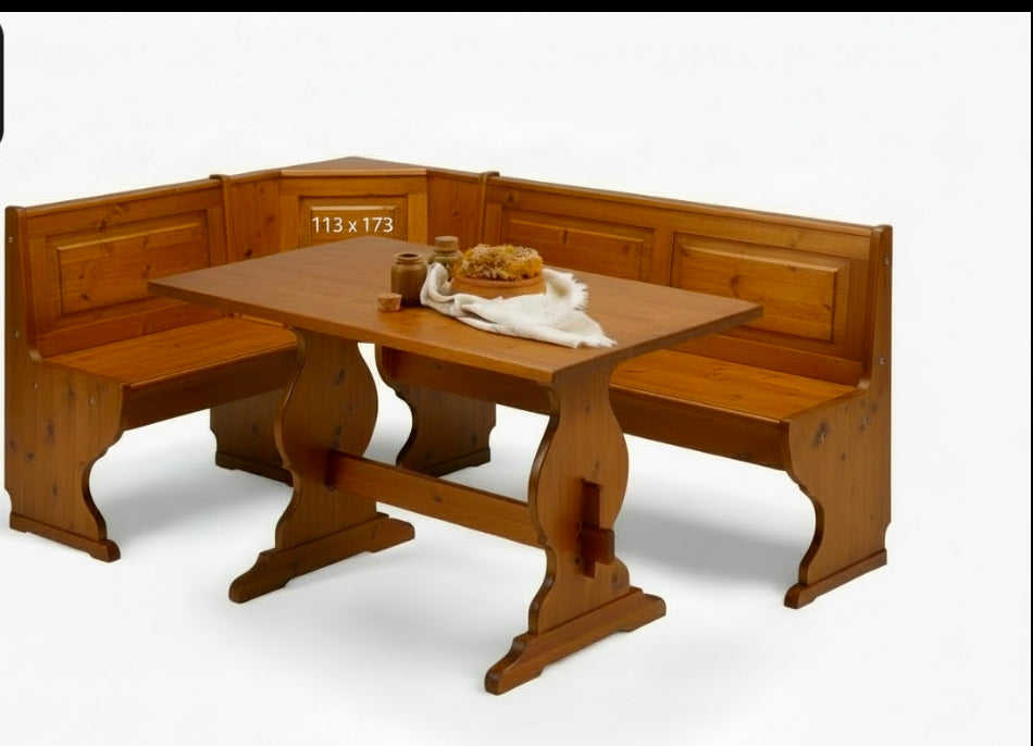 Angolo panca  misura 113x173 con cassonetto e tavolo fratino 130x80 e due sedie cuore tinta miele