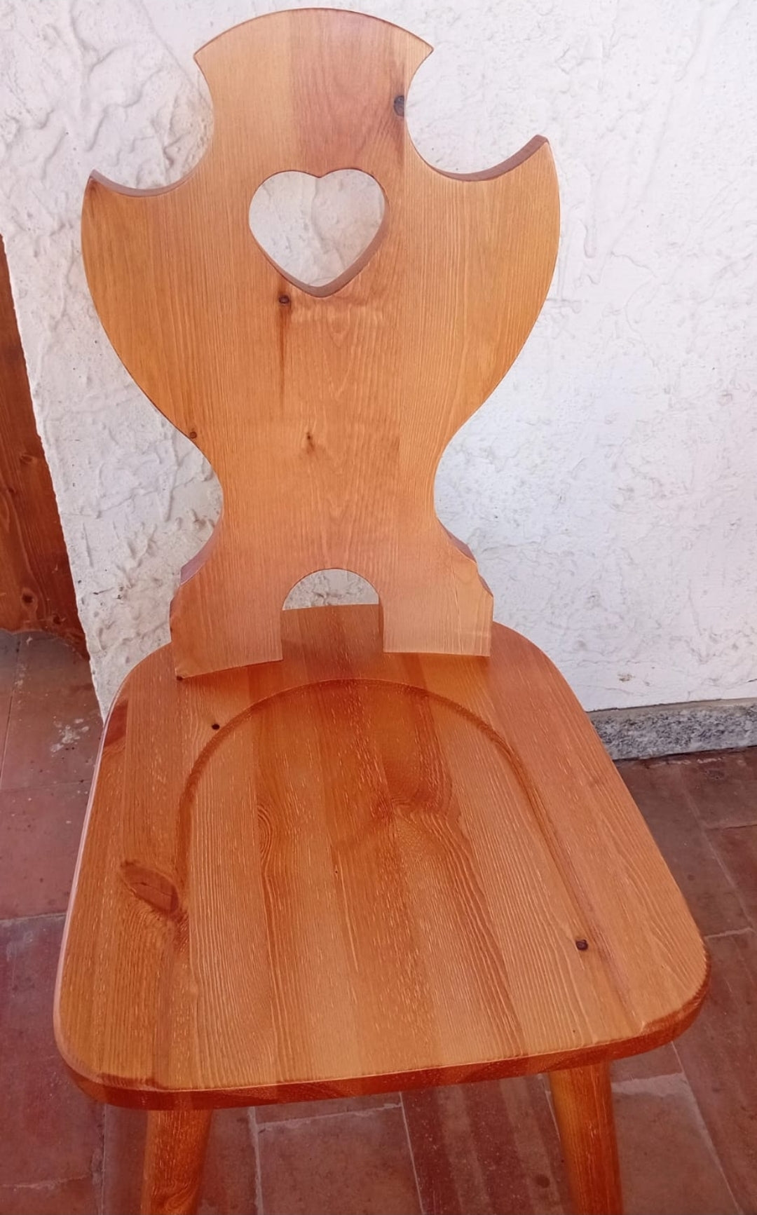 Set 4 Sedie con Cuore + Tavolo Quadrato 80x80x3 Gamba a Croce - Tinta Miele