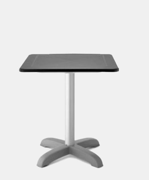 Sgabelli, tavoli e piani tavoli per pub e ristoranti e bar