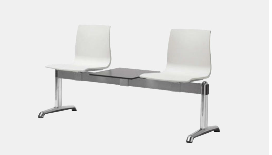 Sgabelli, tavoli e piani tavoli per pub e ristoranti e bar