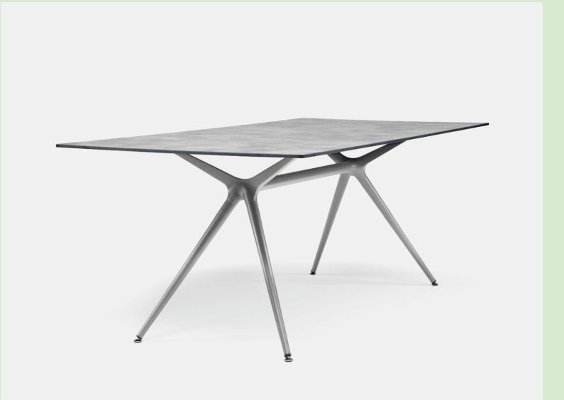 Sedie, Tavoli e Sgabelli per Alberghi, Ristoranti e Bar