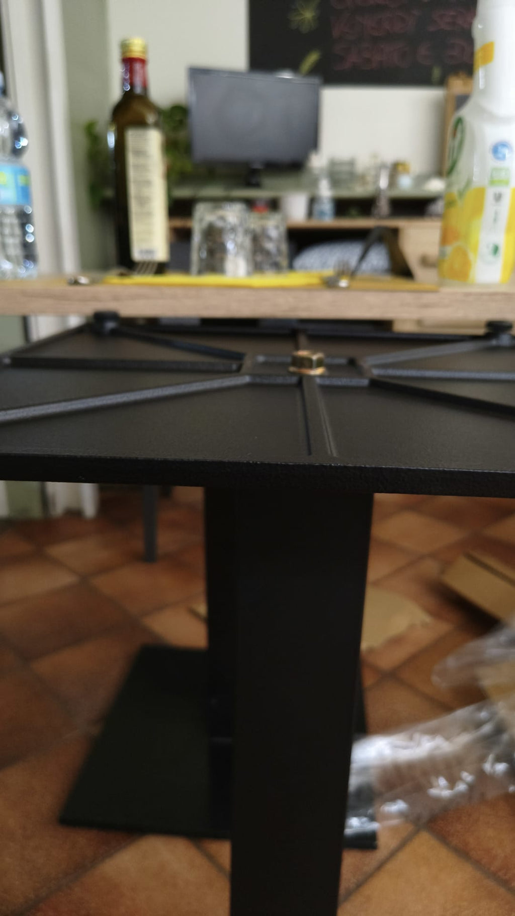 Base tavolo in ghisa anche uso esterno per piano tavolo 80x80 h.72