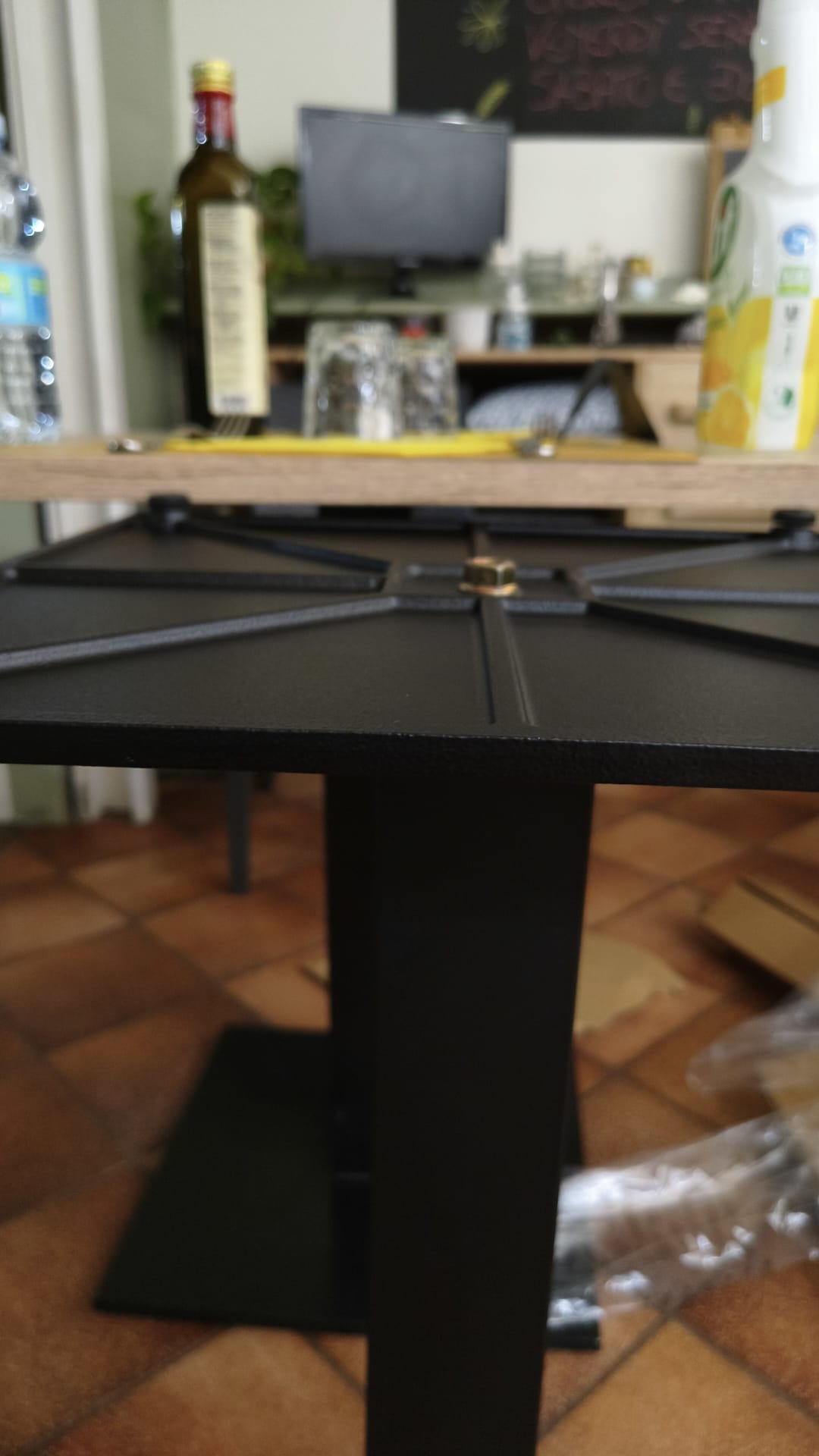 Base tavolo in ghisa anche uso esterno per piano tavolo 80x80 h.72