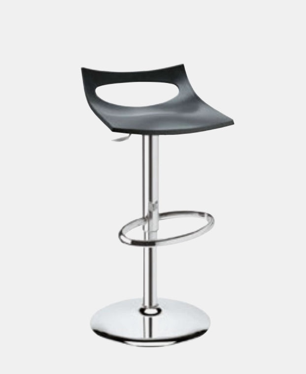 Sgabelli, tavoli e piani tavoli per pub e ristoranti e bar