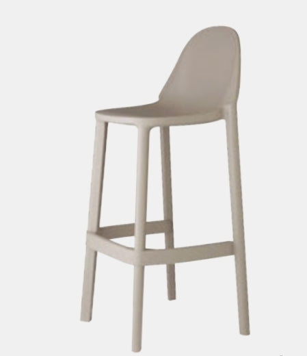 Sgabelli, tavoli e piani tavoli per pub e ristoranti e bar