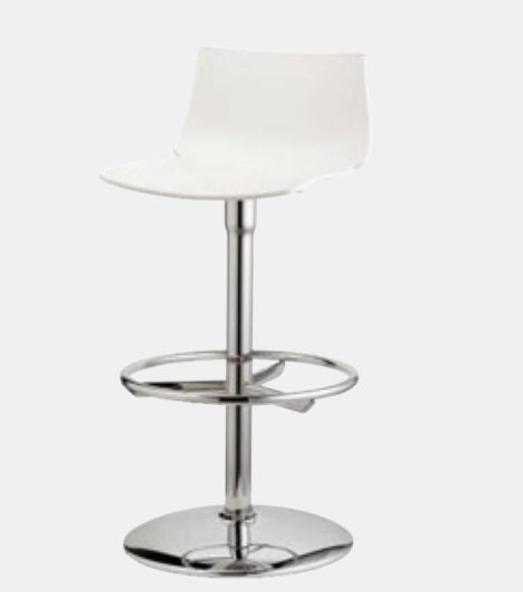 Sgabelli, tavoli e piani tavoli per pub e ristoranti e bar