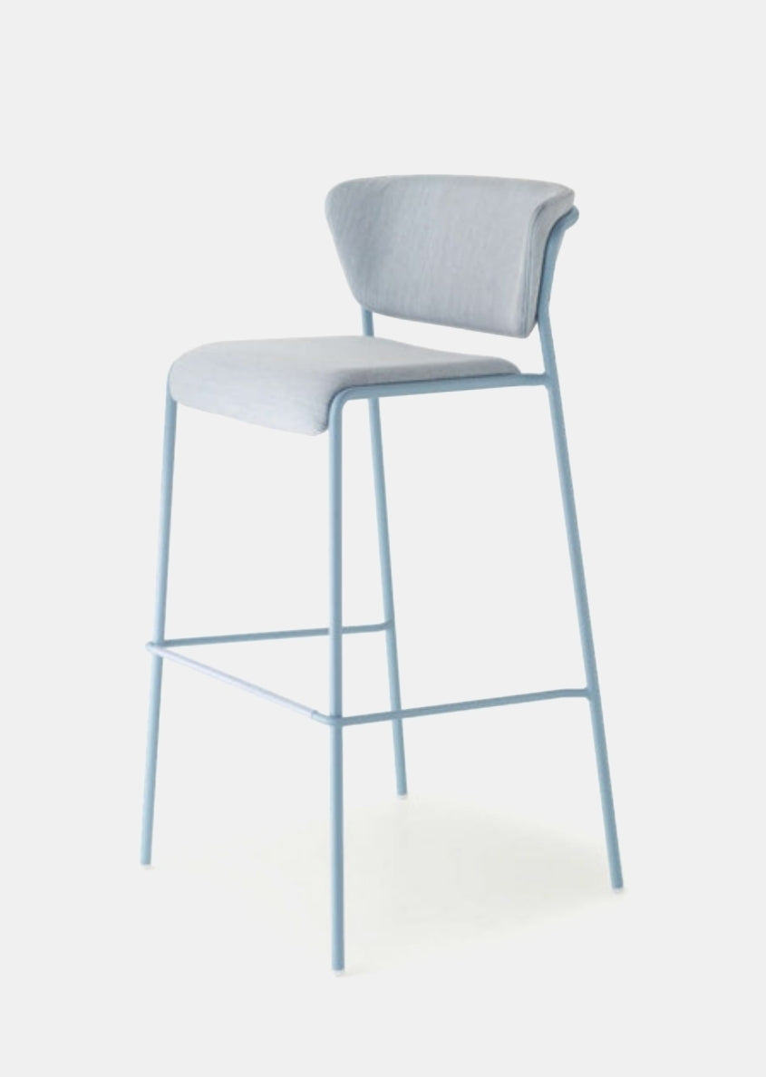 Sgabelli, tavoli e piani tavoli per pub e ristoranti e bar