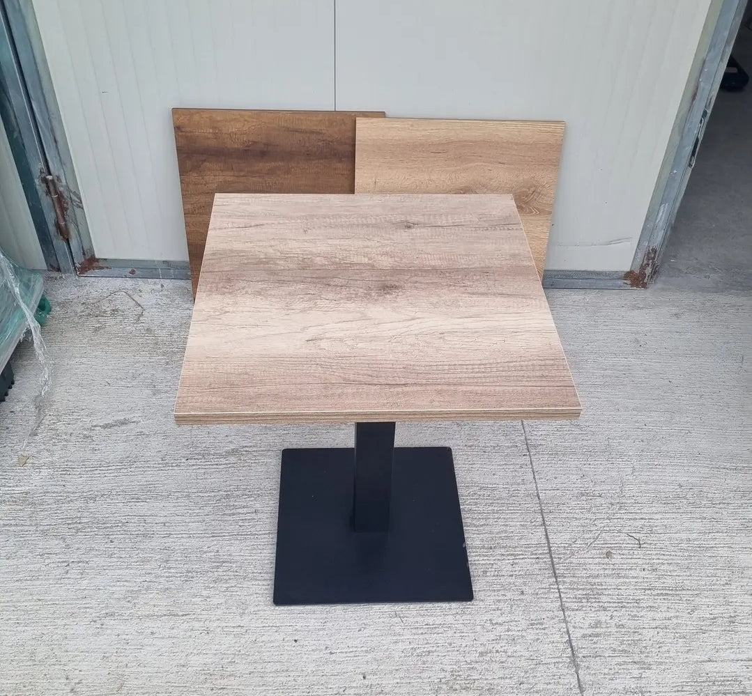 Tavolo Quadrato a Piantana Centrale per Pub