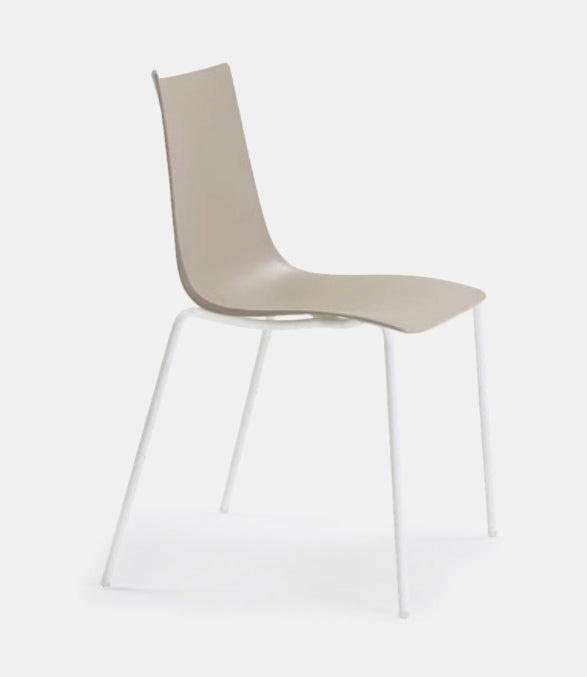 Sgabelli, tavoli e piani tavoli per pub e ristoranti e bar