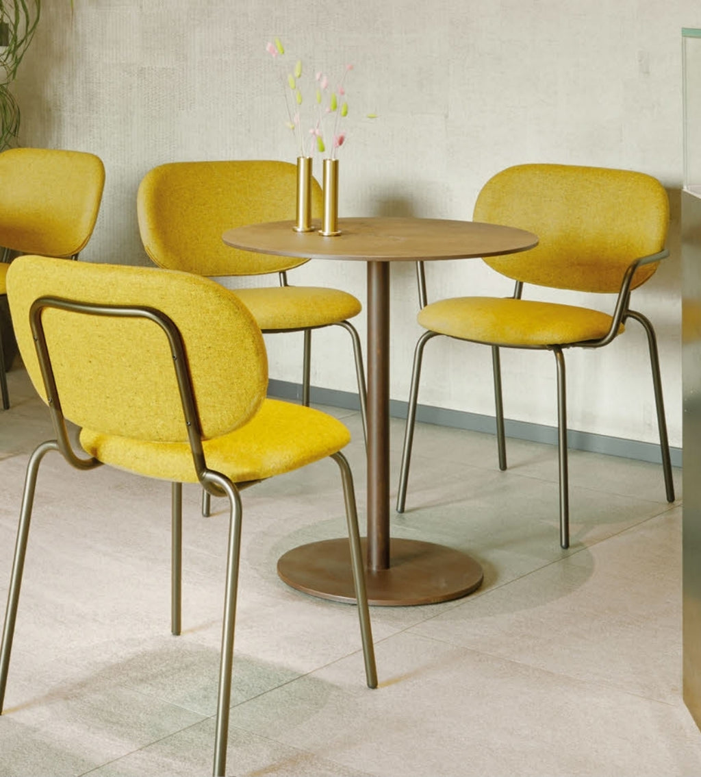 Sgabelli, tavoli e piani tavoli per pub e ristoranti e bar