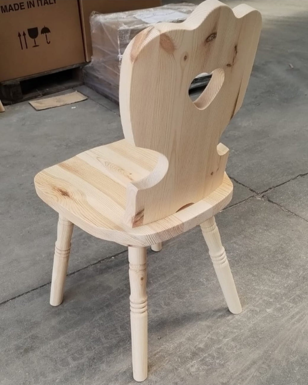 Sedia Tirolese in Pino con Cuore - Gambe Tornite
