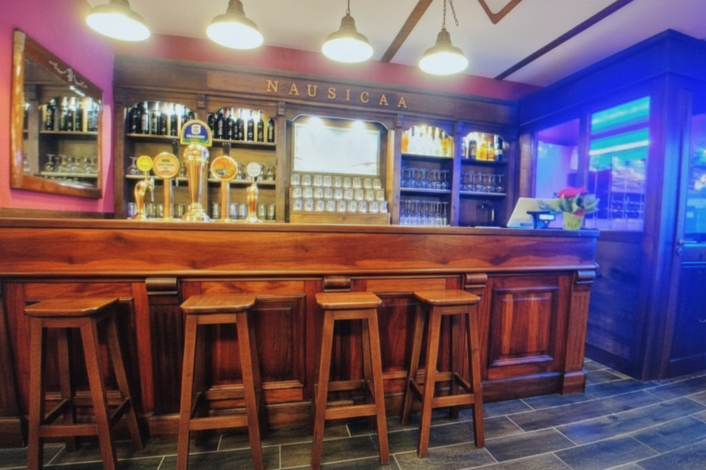 Sgabello in legno di pino senza schienale tinta noce