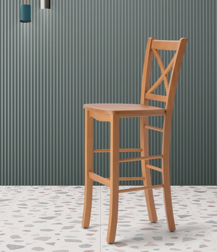 Sgabello moderno in arte povera