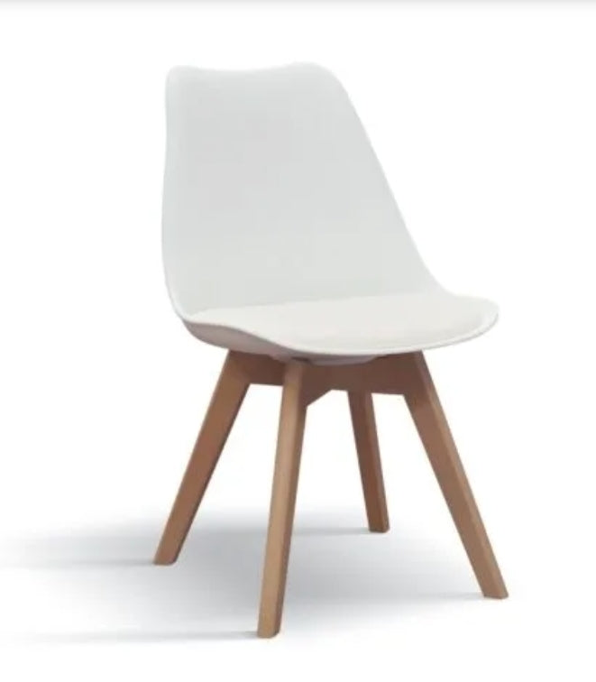 Sedie in stile scandinavo in polipropilene bianco, cuscino ecopelle, gambe in legno di faggio, 47x52x82 cm