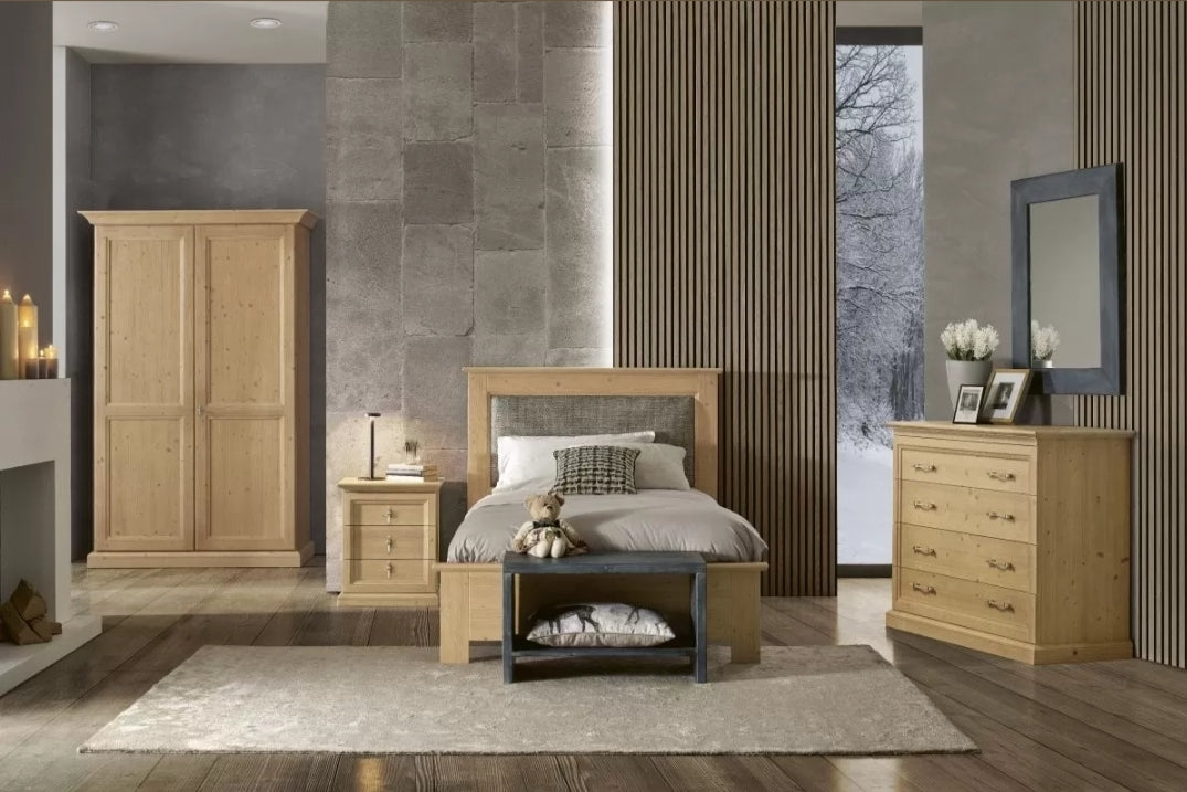 Camera da letto completa in legno di abete massello