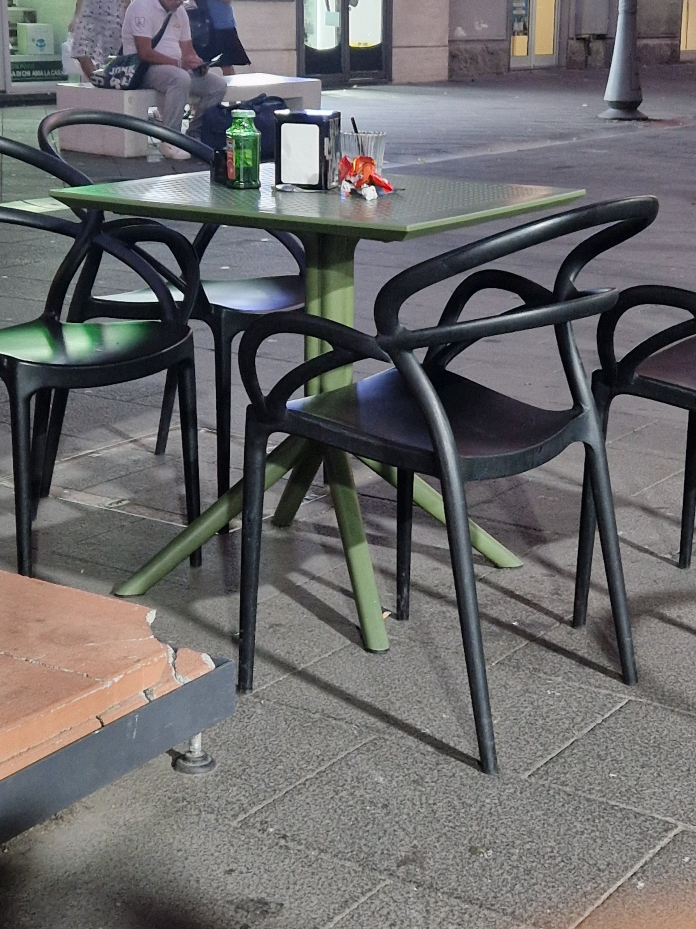 Set tavolo 70x70 con 4 sedie colore nero