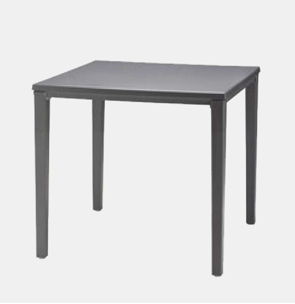 Sgabelli, tavoli e piani tavoli per pub e ristoranti e bar