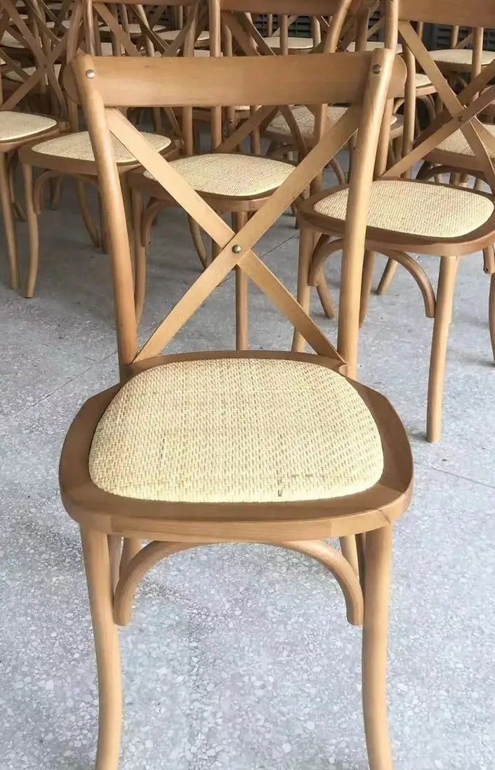 Sedia Thonet in massello e seduta in rattan finitura naturale impilabili