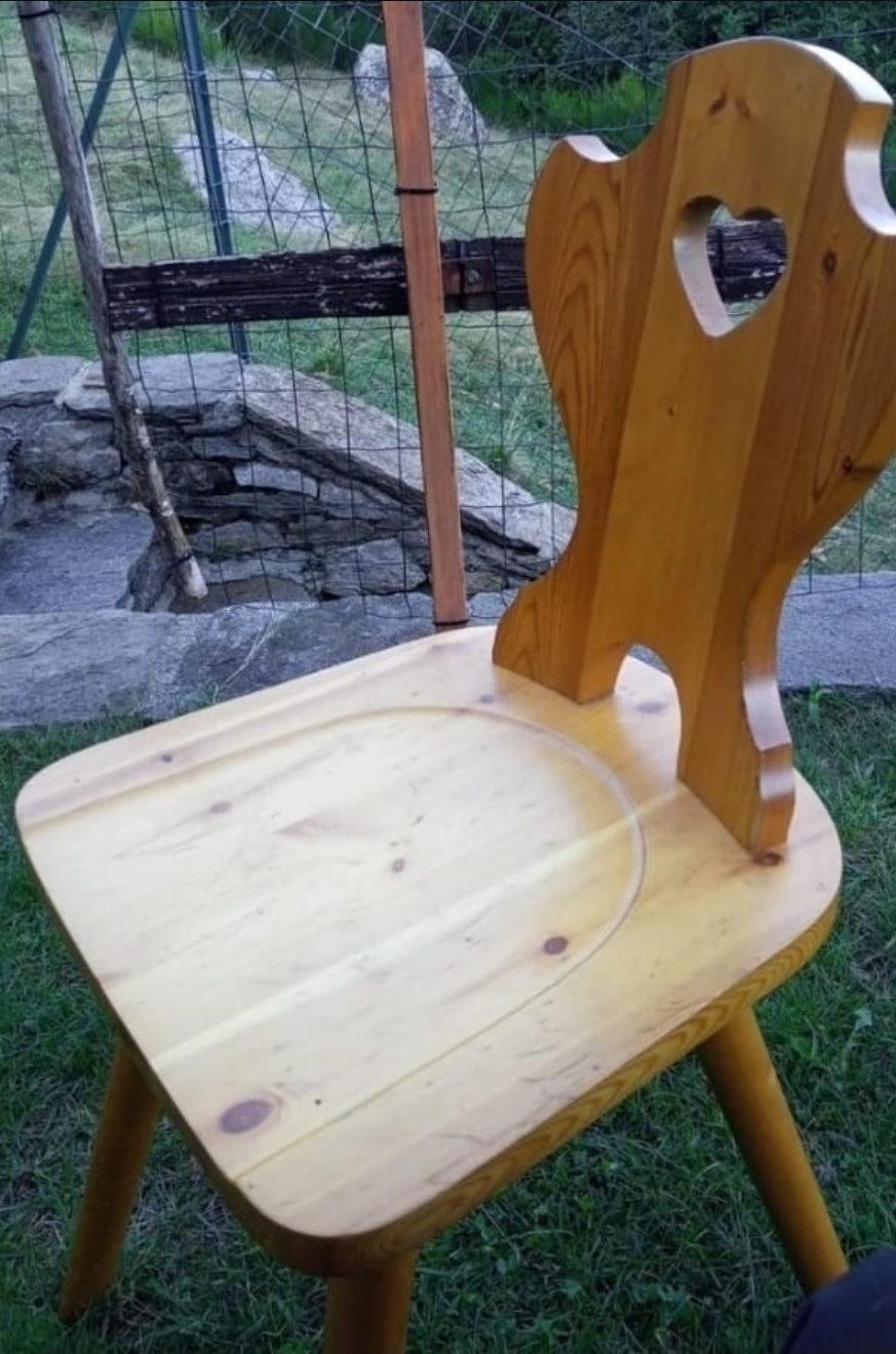 Sedia Tirolese con Cuore- Stile Alpino per HoReCa