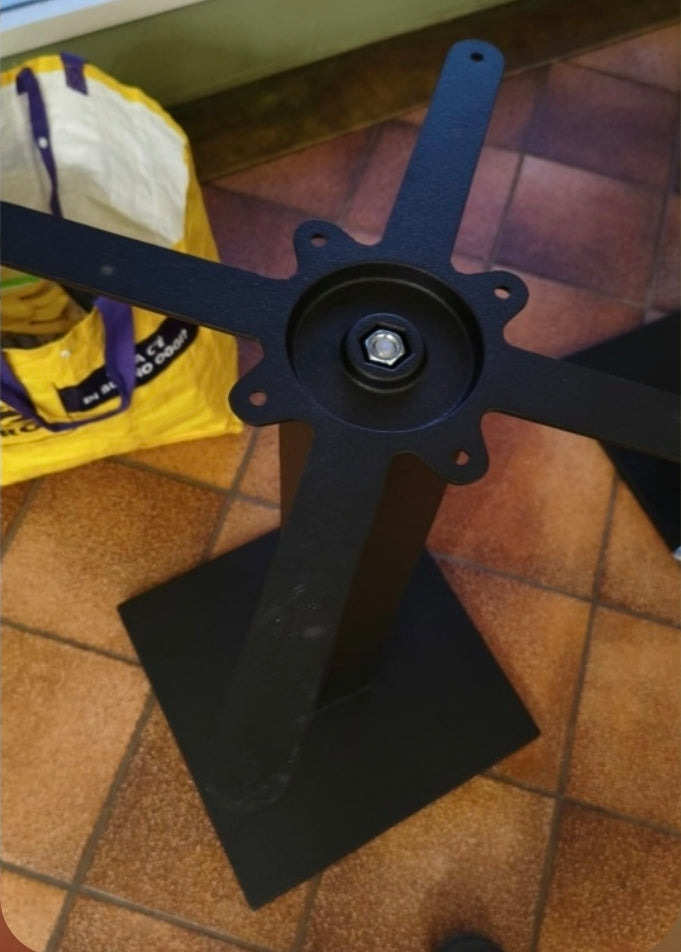Base tavolo in ghisa anche uso esterno per piano tavolo 80x80 h.72