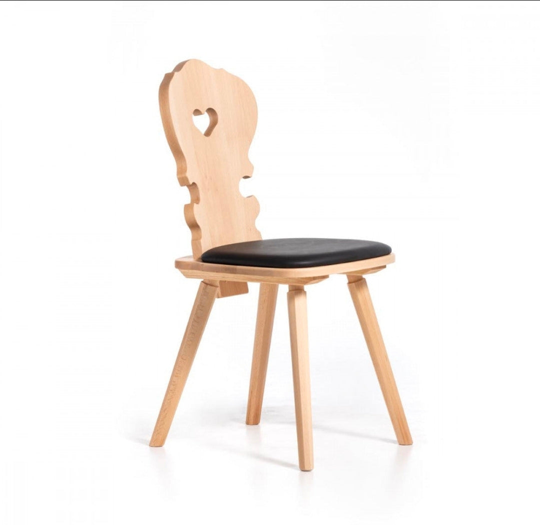 Sedia tirolese con cuore VIENNA, in legno rovere, abete e faggio, con seduta imbottita, stile Chalet montagna