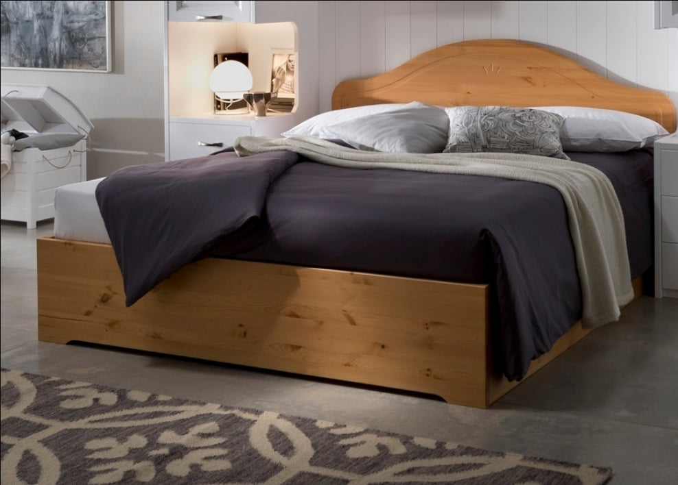 Letto Matrimoniale in Pino Massiccio con Testiera Sagomata