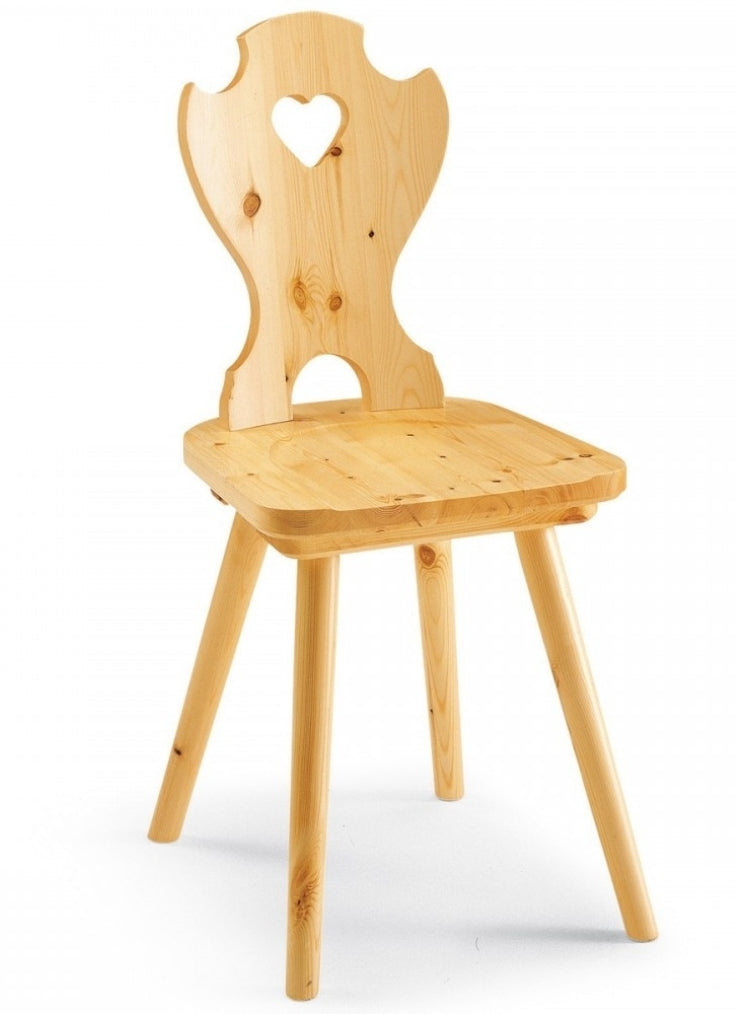 Angolo panca  misura 133x173 con cassonetto e tavolo fratino 130x80 e due sedie cuore tinta naturale