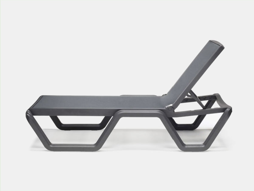 Sgabelli, tavoli e piani tavoli per pub e ristoranti e bar